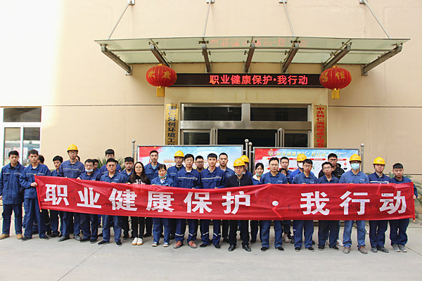 1588043020616016.jpg 簽名合影.jpg