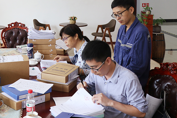 1622453228527244.jpg 專家組檢查企業(yè)安全管理資料02.jpg