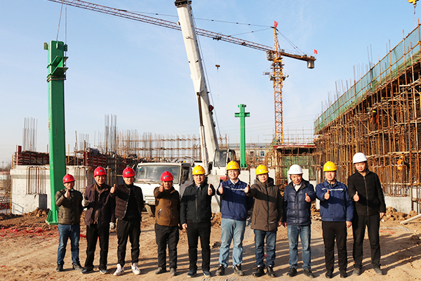 1639888509451734.jpg 圖5-第一根鋼架起吊.jpg